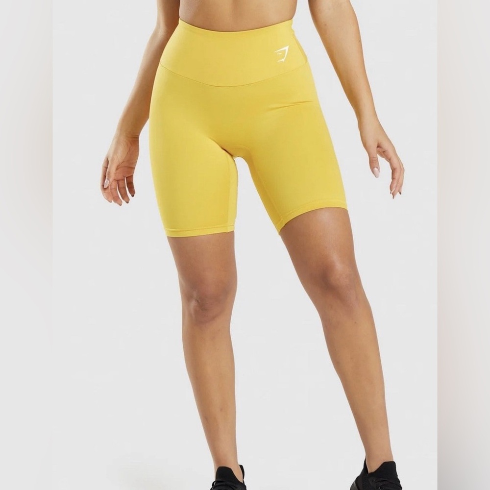 Gymshark Training Shorts Medallion Yellow Women’s Size Small